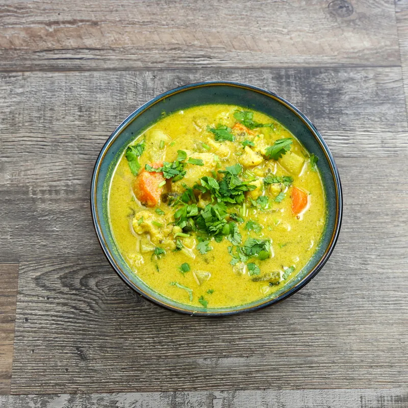 Vegetable curry with cauliflower and carrots